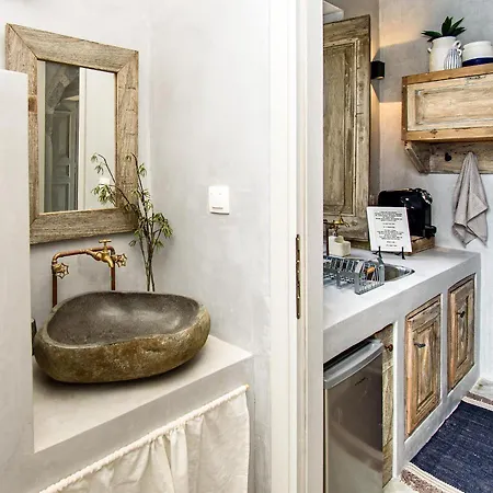 Pavlaina Complex Of Traditional Residences In Nisyros. Enjoy The Garden And The Sea View Appartement *