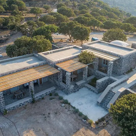 Pavlaina Complex Of Traditional Residences In Nisyros. Enjoy The Garden And The Sea View