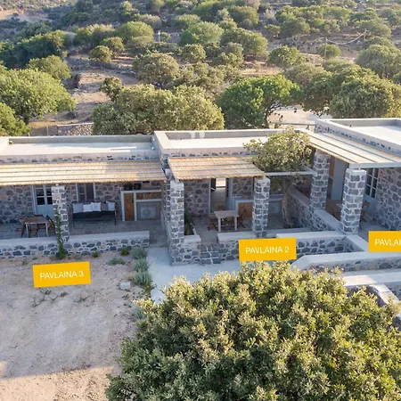 Pavlaina Complex Of Traditional Residences In Nisyros. Enjoy The Garden And The Sea View * Emporeiós