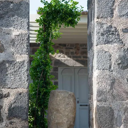 Pavlaina Complex Of Traditional Residences In Nisyros. Enjoy The Garden And The Sea View Appartement Emporeiós