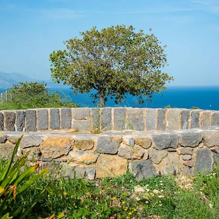 Pavlaina Complex Of Traditional Residences In Nisyros. Enjoy The Garden And The Sea View Apartamento Emporeiós