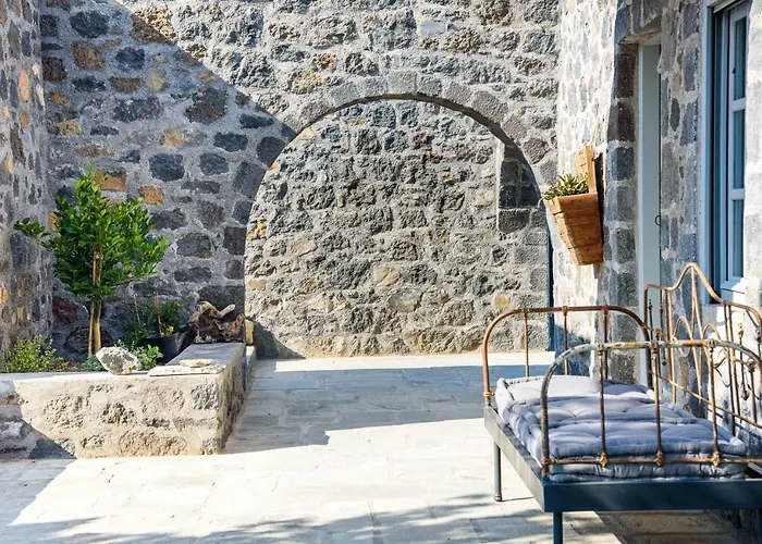 Pavlaina Complex Of Traditional Residences In Nisyros. Enjoy The Garden And The Sea View Διαμέρισμα *