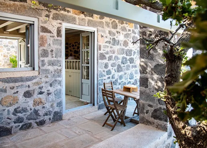 Pavlaina Complex Of Traditional Residences In Nisyros. Enjoy The Garden And The Sea View Διαμέρισμα