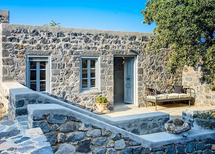 Pavlaina Complex Of Traditional Residences In Nisyros. Enjoy The Garden And The Sea View Διαμέρισμα