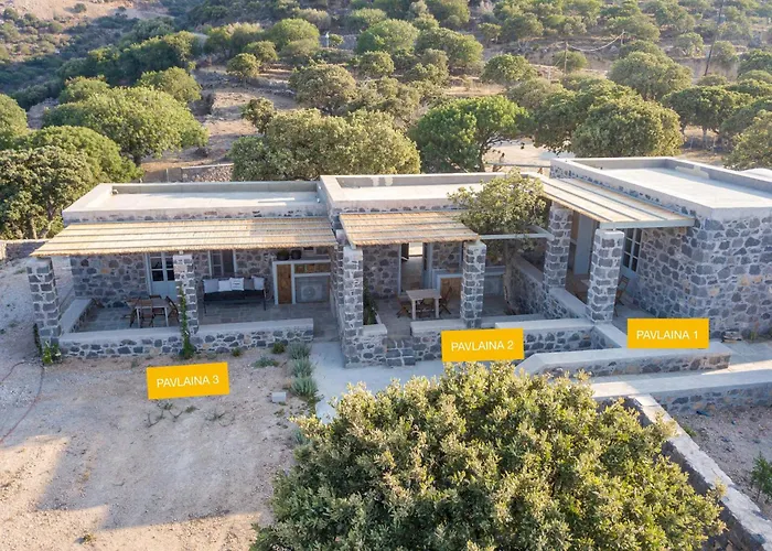 Pavlaina Complex Of Traditional Residences In Nisyros. Enjoy The Garden And The Sea View * Εμπορειός