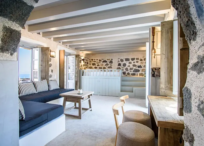Pavlaina Complex Of Traditional Residences In Nisyros. Enjoy The Garden And The Sea View Διαμέρισμα