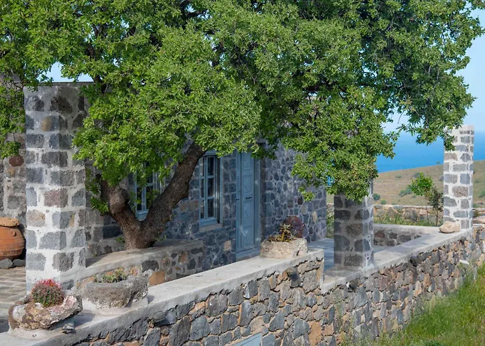 Pavlaina Complex Of Traditional Residences In Nisyros. Enjoy The Garden And The Sea View Εμπορειός