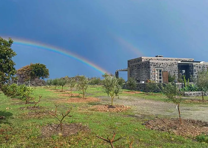 Pavlaina Complex Of Traditional Residences In Nisyros. Enjoy The Garden And The Sea View Διαμέρισμα *