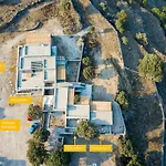 Pavlaina Complex Of Traditional Residences In Nisyros. Enjoy The Garden And The Sea View Διαμέρισμα Εμπορειός