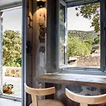 Pavlaina Complex Of Traditional Residences In Nisyros. Enjoy The Garden And The Sea View Διαμέρισμα *
