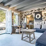 Pavlaina Complex Of Traditional Residences In Nisyros. Enjoy The Garden And The Sea View Εμπορειός