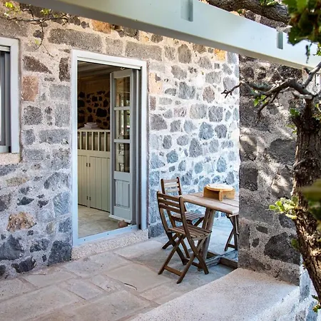 Pavlaina Complex Of Traditional Residences In Nisyros. Enjoy The Garden And The Sea View Apartment
