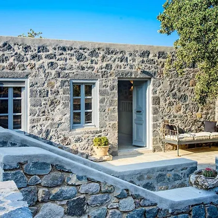 Pavlaina Complex Of Traditional Residences In Nisyros. Enjoy The Garden And The Sea View Apartment