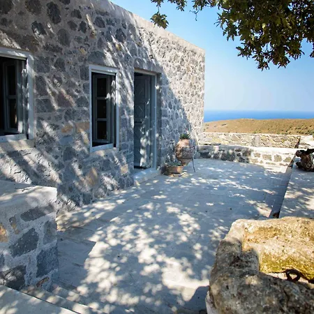 Pavlaina Complex Of Traditional Residences In Nisyros. Enjoy The Garden And The Sea View * Emporeios (Nisyros)