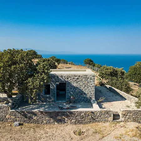 Apartment Pavlaina Complex Of Traditional Residences In Nisyros. Enjoy The Garden And The Sea View *