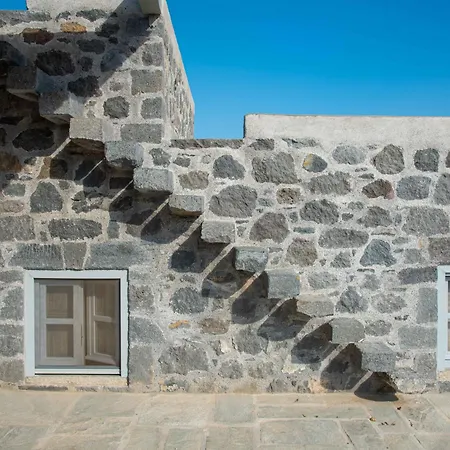 Pavlaina Complex Of Traditional Residences In Nisyros. Enjoy The Garden And The Sea View Apartment *
