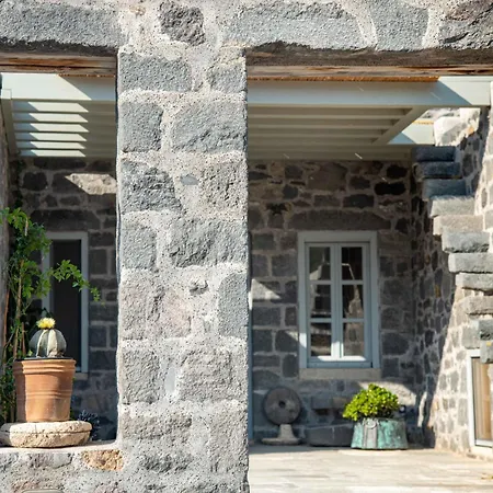 Pavlaina Complex Of Traditional Residences In Nisyros. Enjoy The Garden And The Sea View Emporeios (Nisyros)