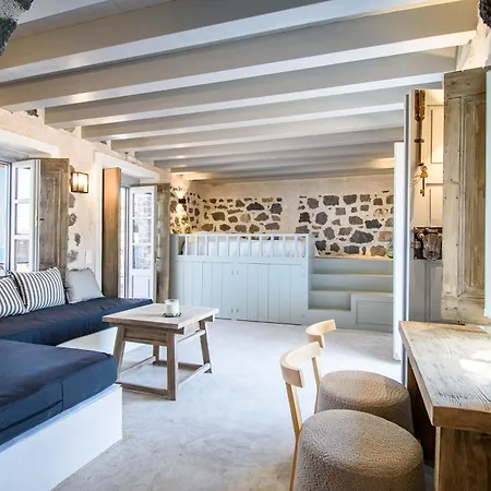 Pavlaina Complex Of Traditional Residences In Nisyros. Enjoy The Garden And The Sea View Apartment