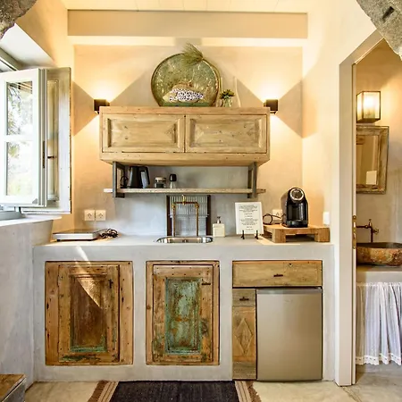 Pavlaina Complex Of Traditional Residences In Nisyros. Enjoy The Garden And The Sea View Apartment *