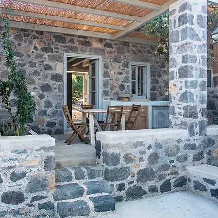 Apartment Pavlaina Complex Of Traditional Residences In Nisyros. Enjoy The Garden And The Sea View *