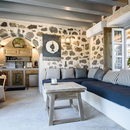 Pavlaina Complex Of Traditional Residences In Nisyros. Enjoy The Garden And The Sea View Emporeiós