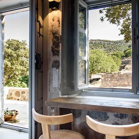 Pavlaina Complex Of Traditional Residences In Nisyros. Enjoy The Garden And The Sea View Apartment *