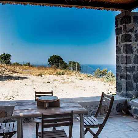 Apartment Pavlaina Complex Of Traditional Residences In Nisyros. Enjoy The Garden And The Sea View Emporeios (Nisyros)