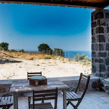 Daire Pavlaina Complex Of Traditional Residences In Nisyros. Enjoy The Garden And The Sea View Emporeiós