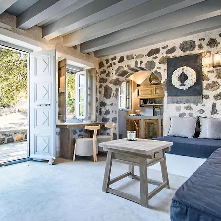 Pavlaina Complex Of Traditional Residences In Nisyros. Enjoy The Garden And The Sea View Emporeiós