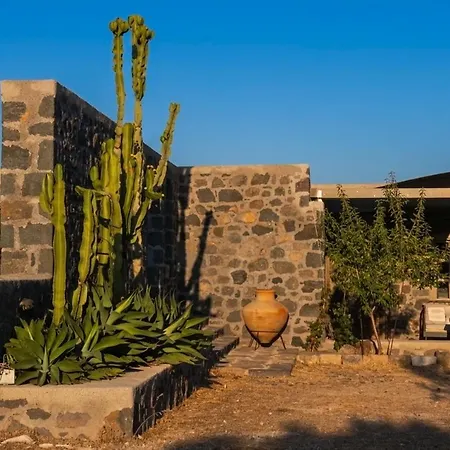 Διαμέρισμα Pavlaina Complex Of Traditional Residences In Nisyros. Enjoy The Garden And The Sea View *