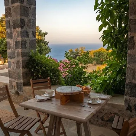Διαμέρισμα Pavlaina Complex Of Traditional Residences In Nisyros. Enjoy The Garden And The Sea View Εμπορειός