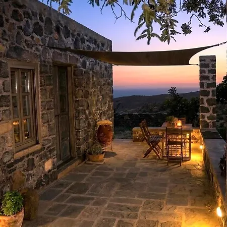 Pavlaina Complex Of Traditional Residences In Nisyros. Enjoy The Garden And The Sea View Εμπορειός