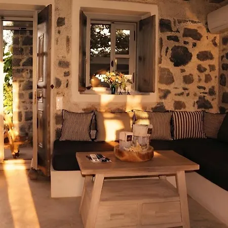 Pavlaina Complex Of Traditional Residences In Nisyros. Enjoy The Garden And The Sea View * Εμπορειός