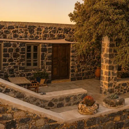 Pavlaina Complex Of Traditional Residences In Nisyros. Enjoy The Garden And The Sea View Διαμέρισμα