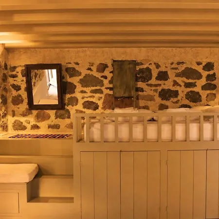 Appartement Pavlaina Complex Of Traditional Residences In Nisyros. Enjoy The Garden And The Sea View